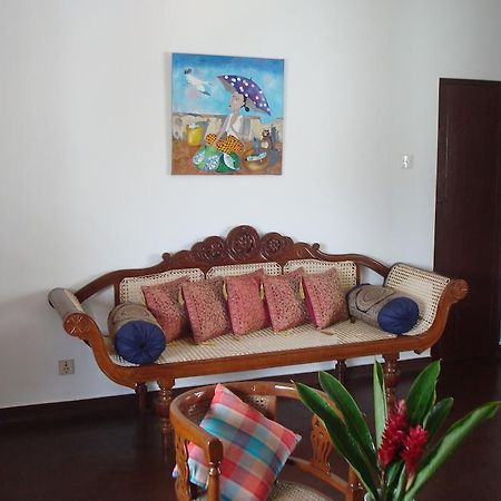 Blue Seas Guest House Dehiwala-Mount Lavinia Екстериор снимка