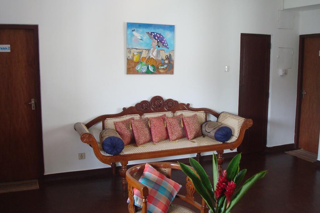 Blue Seas Guest House Dehiwala-Mount Lavinia Екстериор снимка