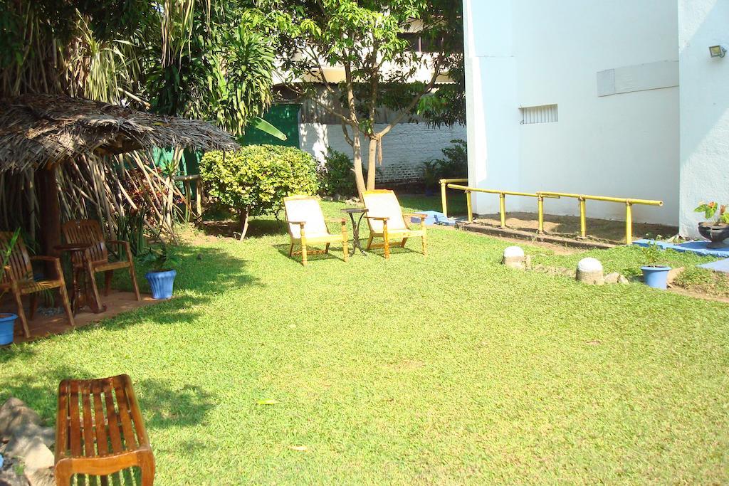 Blue Seas Guest House Dehiwala-Mount Lavinia Екстериор снимка