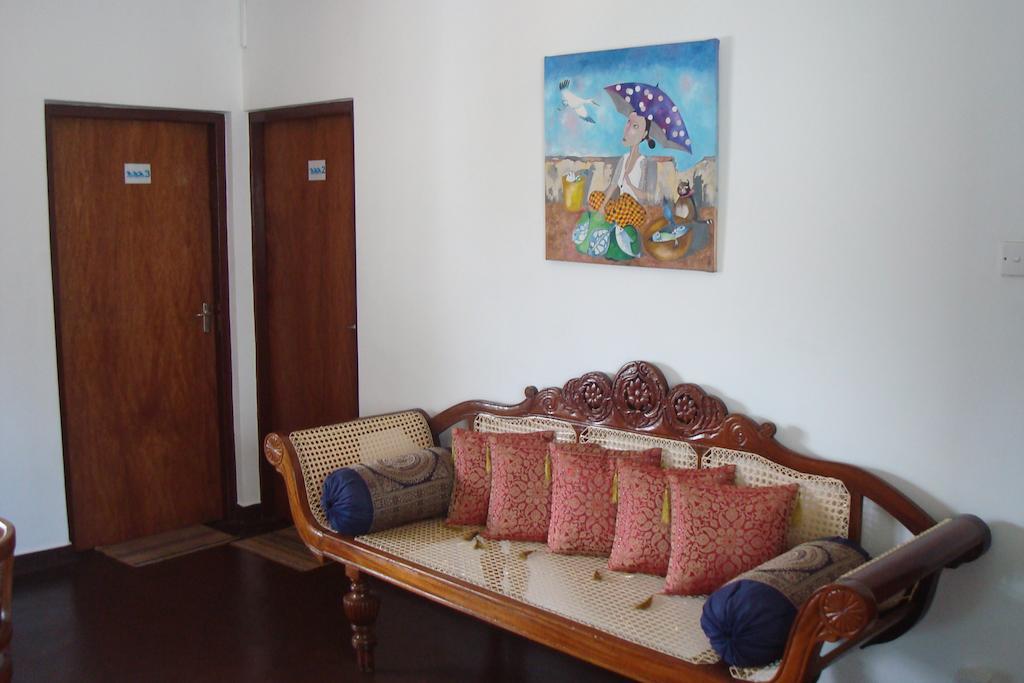Blue Seas Guest House Dehiwala-Mount Lavinia Екстериор снимка
