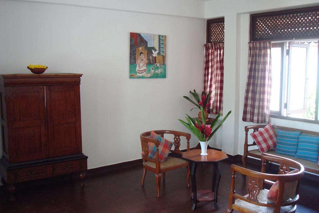 Blue Seas Guest House Dehiwala-Mount Lavinia Екстериор снимка