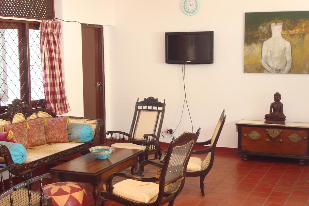 Blue Seas Guest House Dehiwala-Mount Lavinia Екстериор снимка