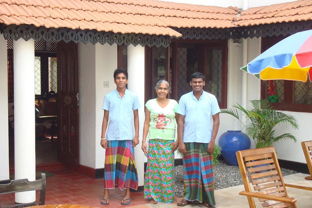 Blue Seas Guest House Dehiwala-Mount Lavinia Екстериор снимка