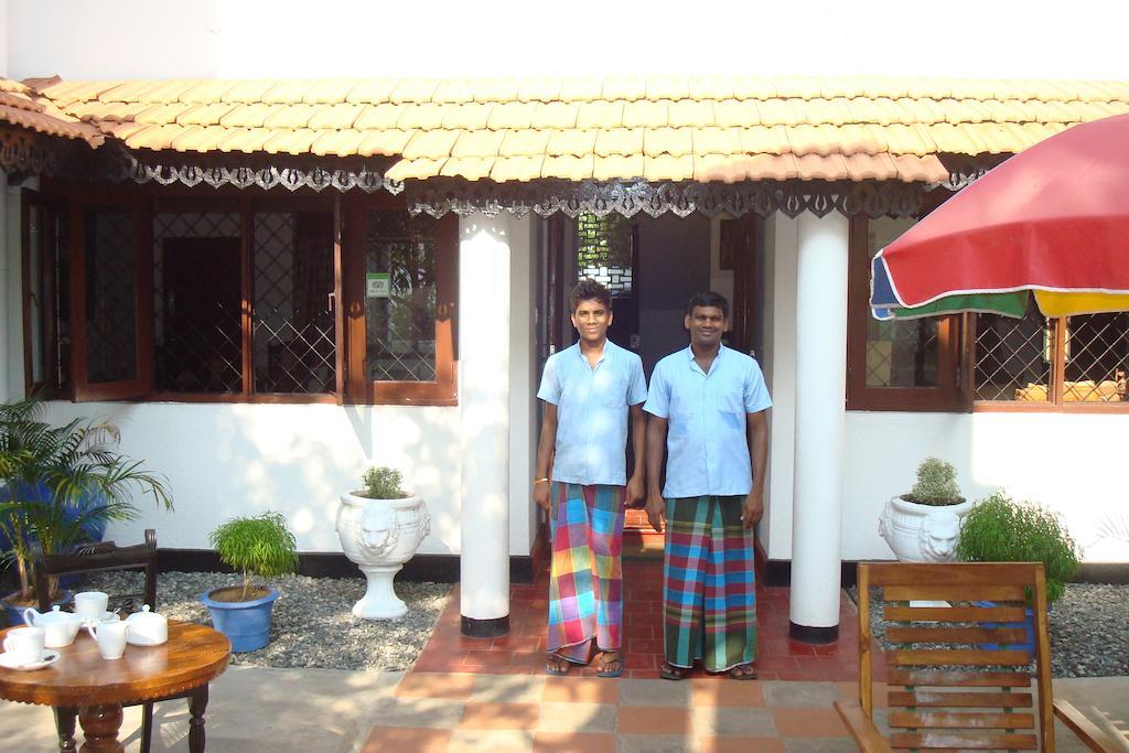 Blue Seas Guest House Dehiwala-Mount Lavinia Екстериор снимка