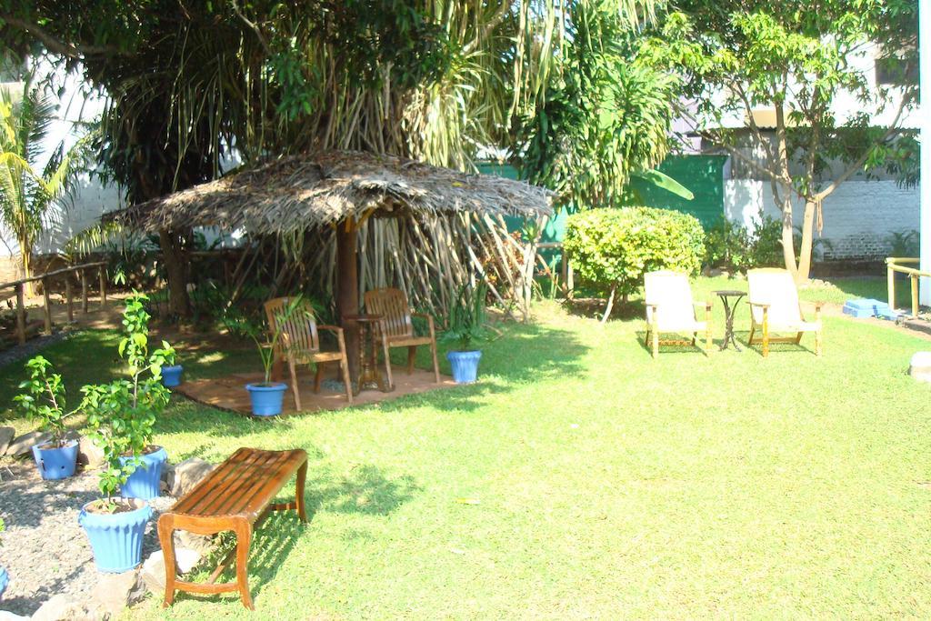 Blue Seas Guest House Dehiwala-Mount Lavinia Екстериор снимка