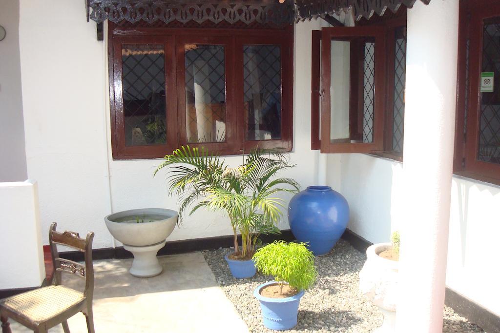 Blue Seas Guest House Dehiwala-Mount Lavinia Екстериор снимка