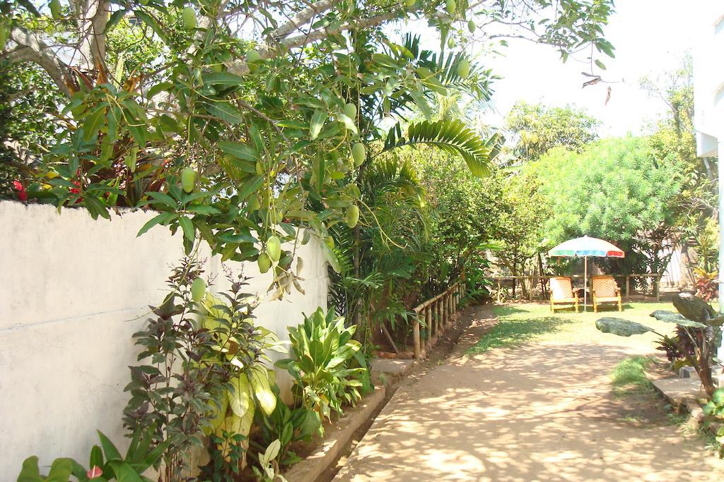 Blue Seas Guest House Dehiwala-Mount Lavinia Екстериор снимка
