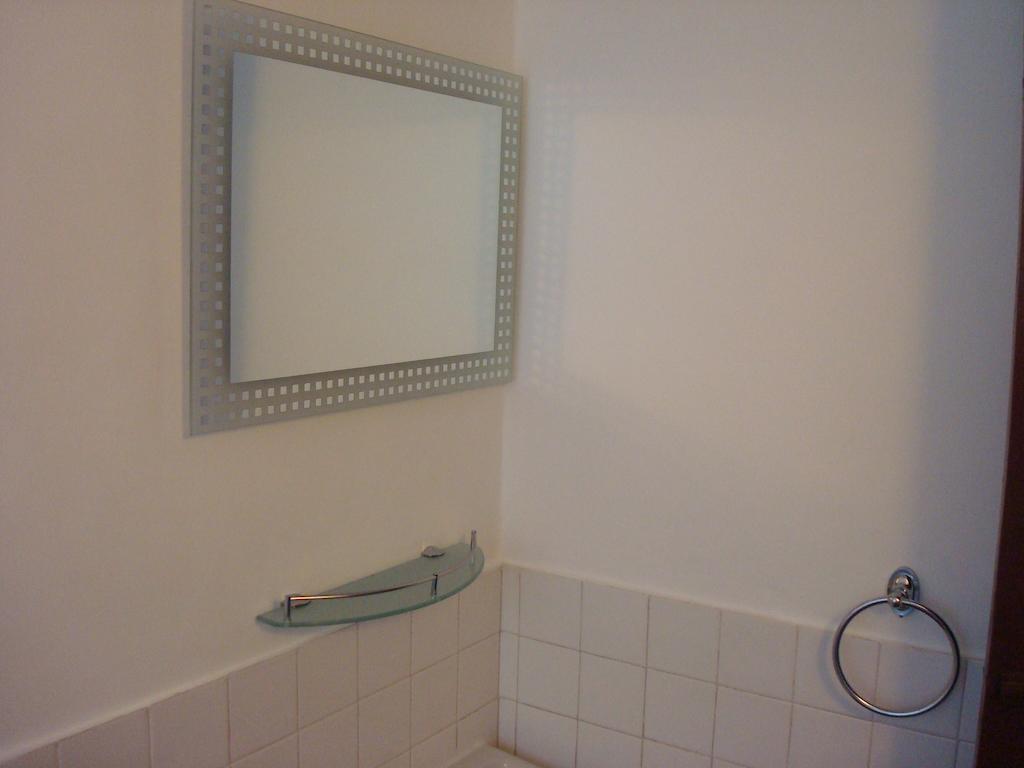 Blue Seas Guest House Dehiwala-Mount Lavinia Стая снимка