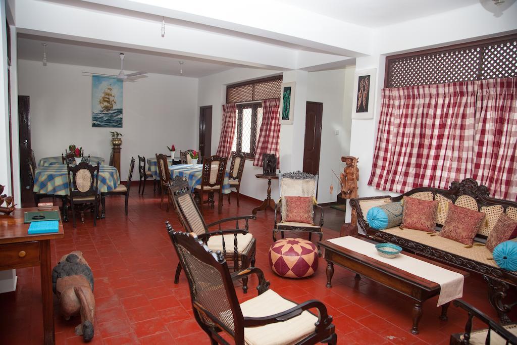 Blue Seas Guest House Dehiwala-Mount Lavinia Екстериор снимка