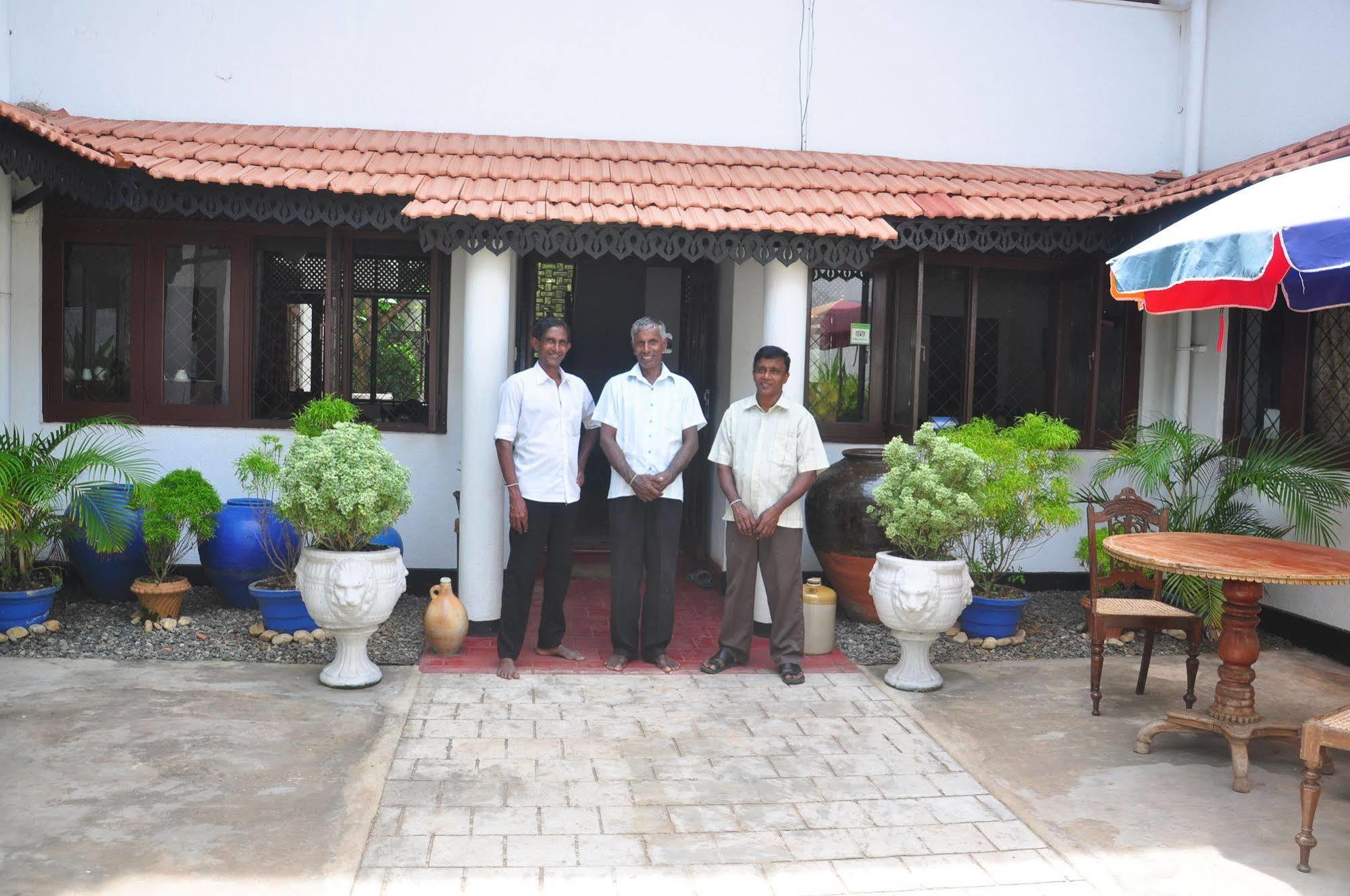 Blue Seas Guest House Dehiwala-Mount Lavinia Екстериор снимка