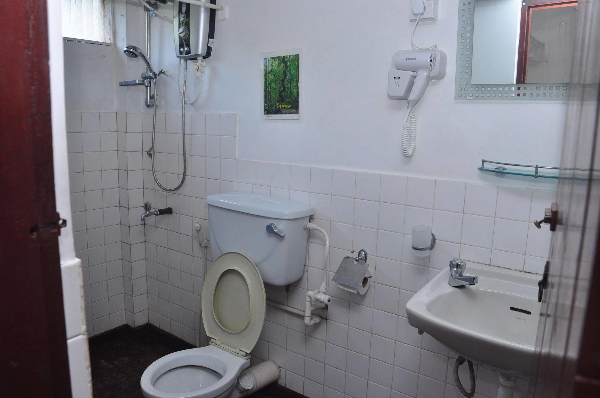 Blue Seas Guest House Dehiwala-Mount Lavinia Екстериор снимка