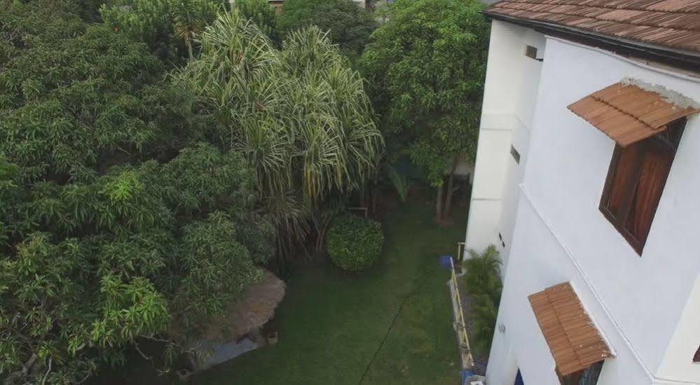 Blue Seas Guest House Dehiwala-Mount Lavinia Екстериор снимка