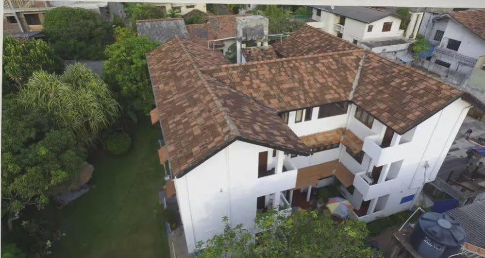 Blue Seas Guest House Dehiwala-Mount Lavinia Екстериор снимка