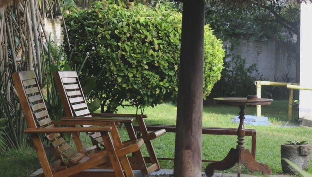 Blue Seas Guest House Dehiwala-Mount Lavinia Екстериор снимка